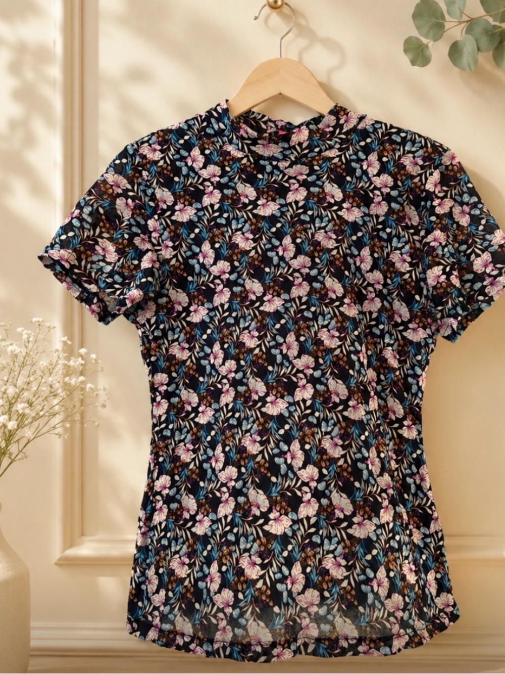 Vince Camuto Black Floral Short Sleeve Top/C194